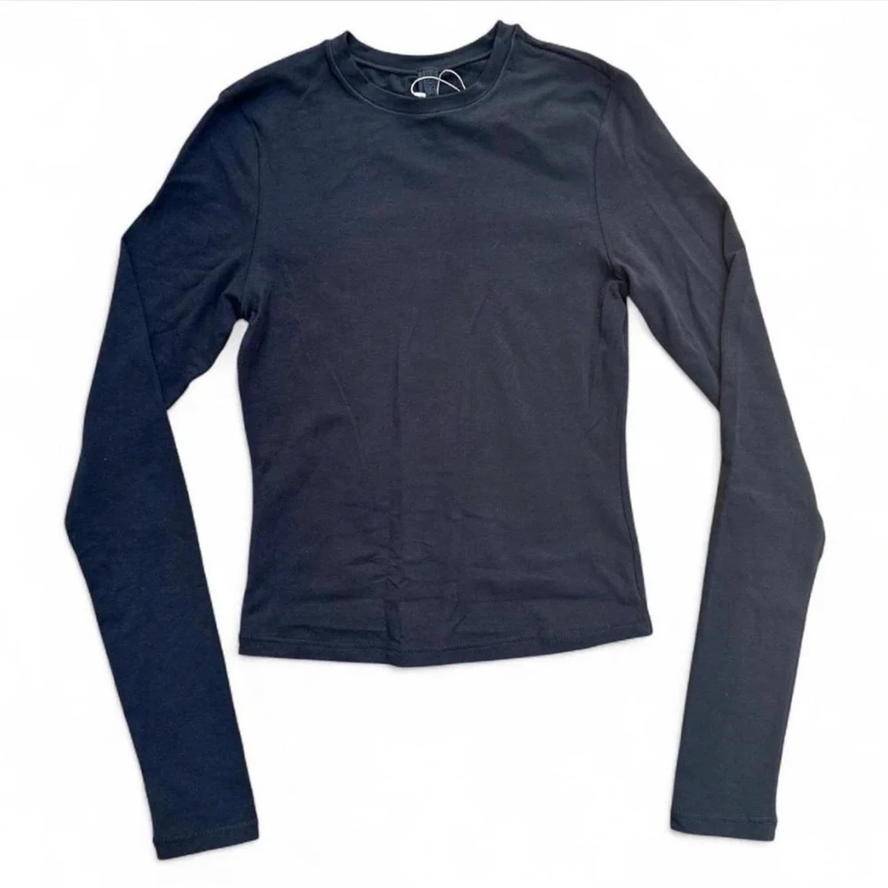 SKIMS *NWT COTTON JERSEY LONG SLEEVE T-SHIRT | COLOR: SOOT - Picture 4 of 9